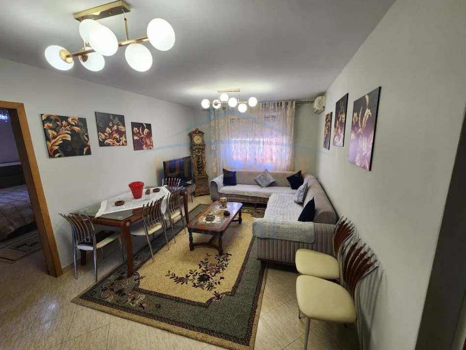 Tirane, jepet me qera apartament 2+1 Kati 5, 70 m² 460 € (Rruga Xhanfize Keko)