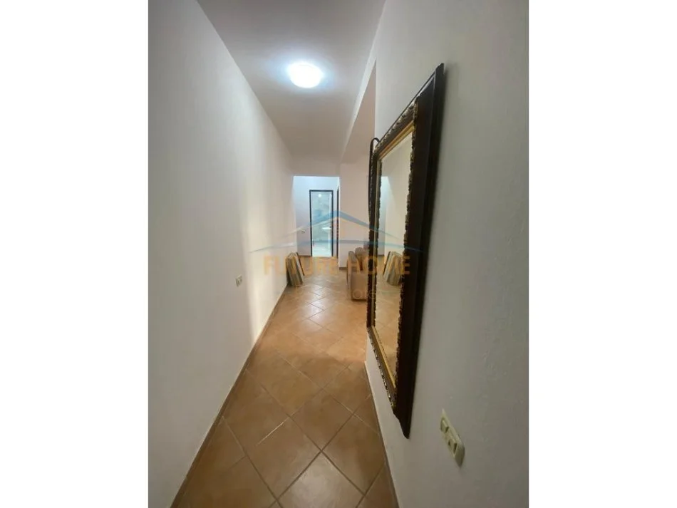 Tirane, shitet apartament 2+1+Ballkon Kati 1, 113 m² 240.000 € (Nisharaku prane Square 21)