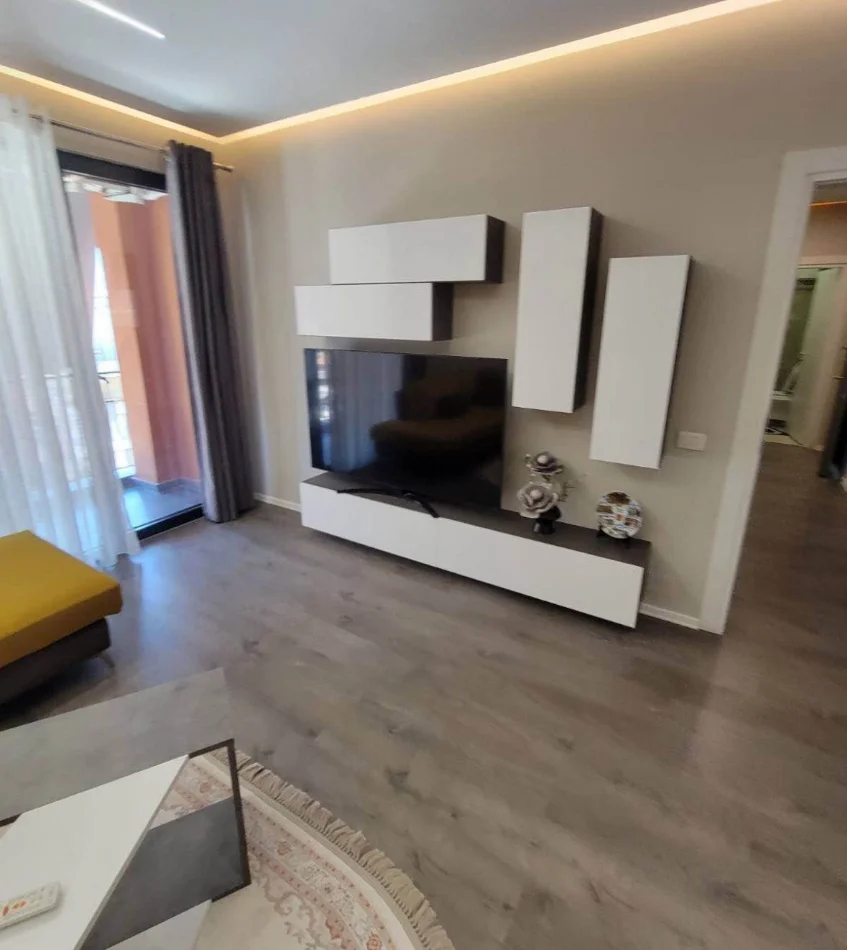 Tirane, jepet me qera apartament 2+1 Kati 5, 111 m² 800 € 