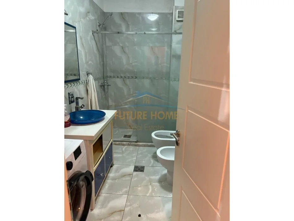 Tirane, jepet me qera apartament 2+1 Kati 2, 106 m² 600 € (komuna e parisit)