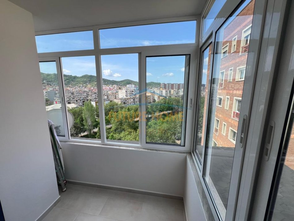 Tirane, jepet me qera apartament 1+1 Kati 7, 60 m² 550 € (Rruga e Kavajes)
