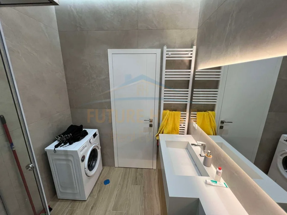 Tirane, jepet me qera apartament 2+1+Ballkon Kati 5, 110 m² 1.200 € (Kopshti Botanik)