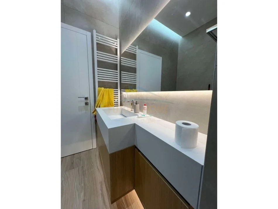 Tirane, jepet me qera apartament 2+1 Kati 5, 110 m² 800 € (kopshti botanik)