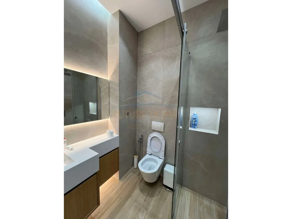 Tirane, jepet me qera apartament 2+1 Kati 5, 110 m² 800 € (kopshti botanik)