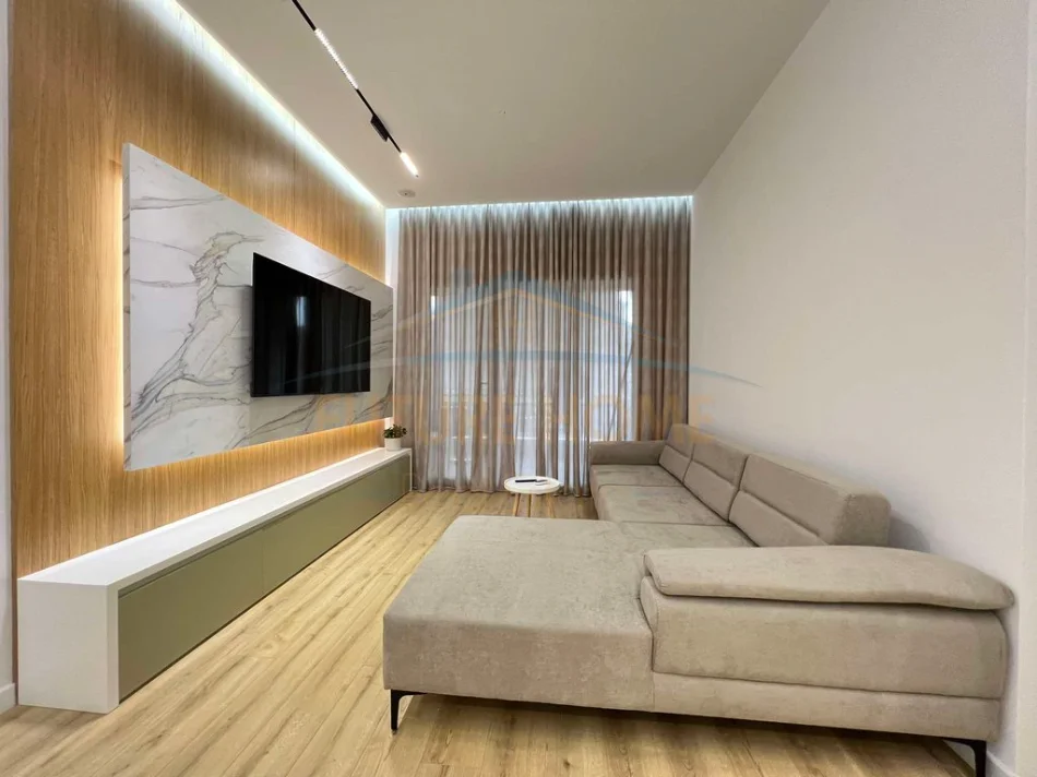 Tirane, jepet me qera apartament 2+1 Kati 5, 1.200 € 