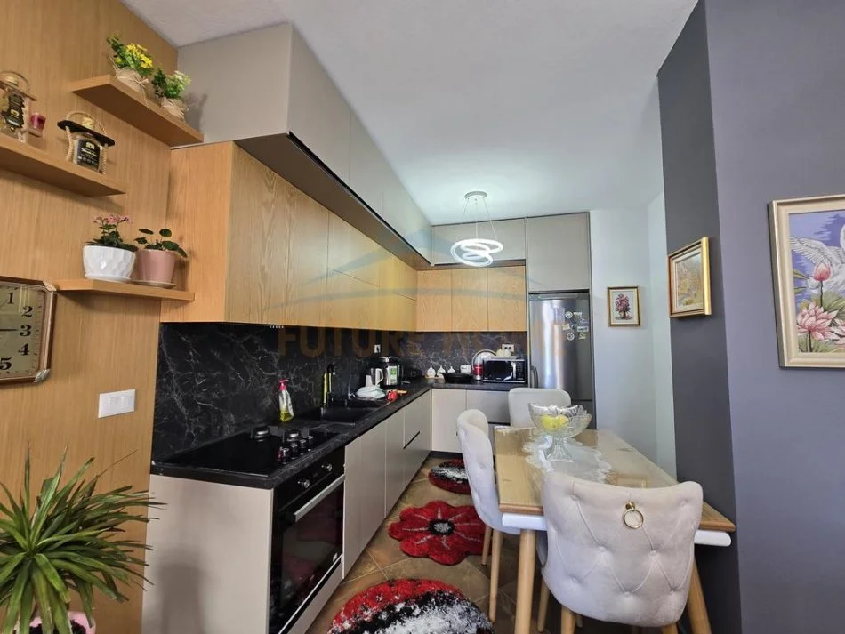 Durres, shitet apartament 2+1+Ballkon Kati 3, 98 m² 180.000 €