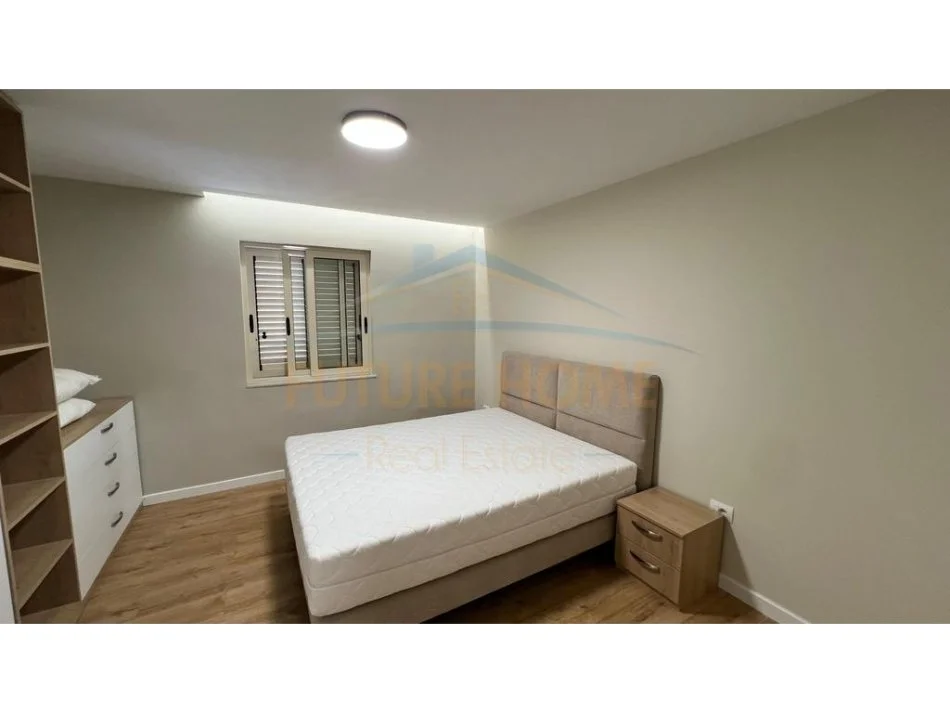 Tirane, jap me qera apartament 1+1 Kati 4, 72 m² 600 € (Rruga Hoxha Tahsim)