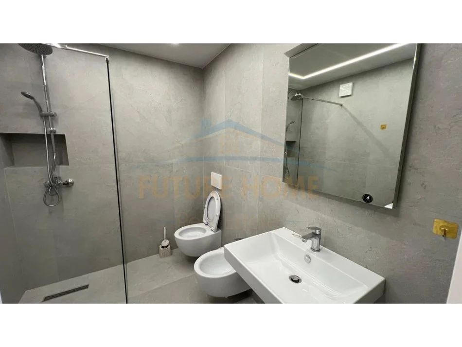 Tirane, jap me qera apartament 1+1 Kati 4, 72 m² 600 € (Rruga Hoxha Tahsim)