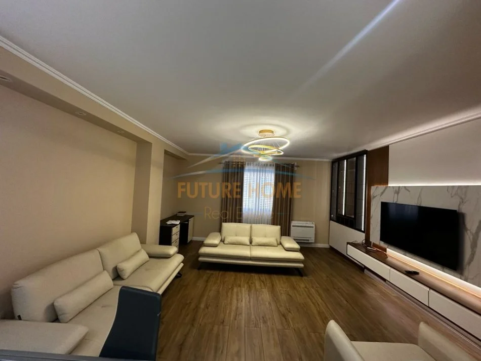 Tirane, jap me qera apartament 1+1 Kati 5, 70 m² 600 € (Bulevardi zogu i 1)