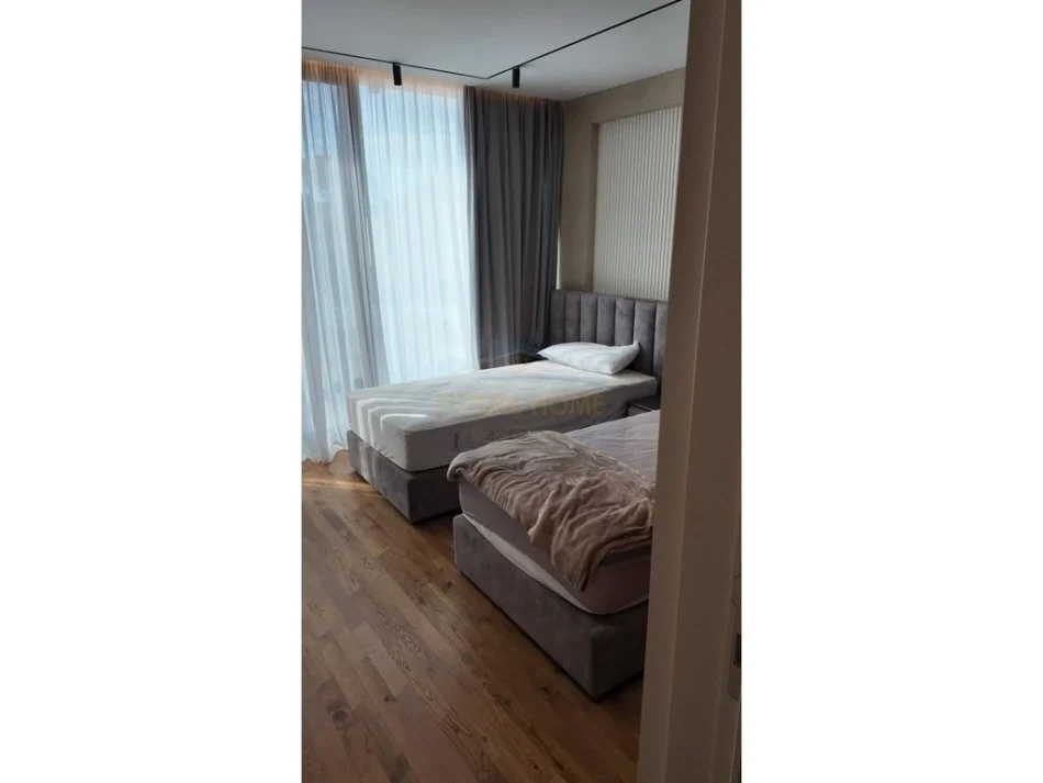 GJIRI I LALEZIT, shitet Vile 2 Katshe , 178 m² 800.000 € (Kompleksi San Pietro)