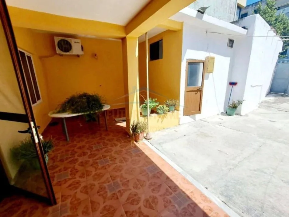 Kavaje, shitet shtepi 1 Katshe , 188 m² 80.000 € (Shetitorja Josif Budo)