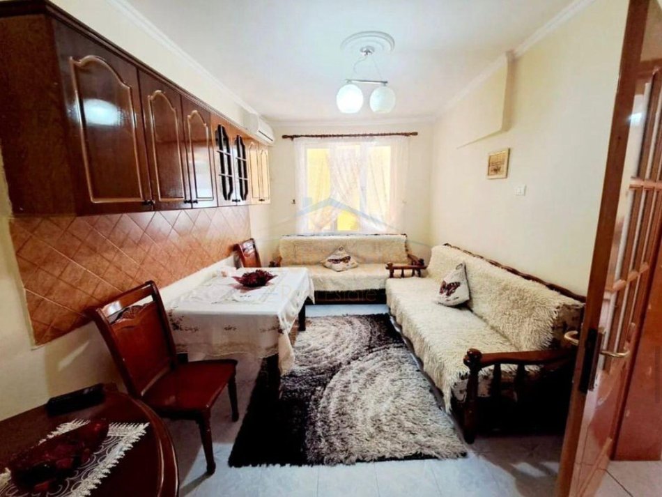 Kavaje, shitet shtepi 1 Katshe , 188 m² 80.000 € (Shetitorja &quot;Josif Budo&quot;)