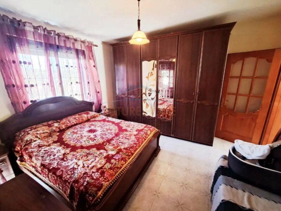 Kavaje, shitet shtepi 1 Katshe , 188 m² 80.000 € (Shetitorja &quot;Josif Budo&quot;)