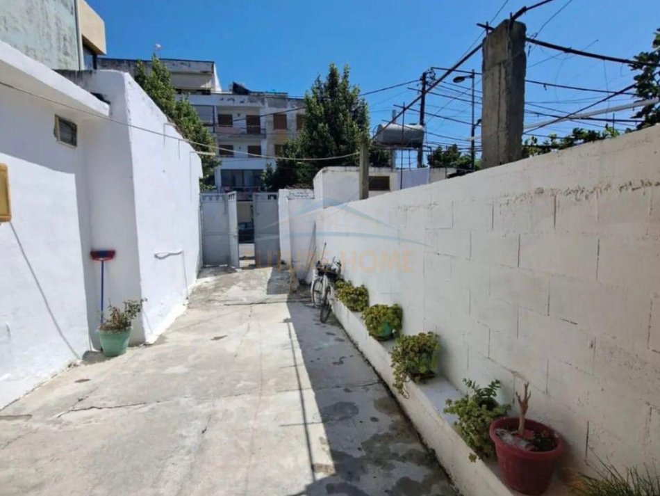 Kavaje, shitet shtepi 1 Katshe , 188 m² 80.000 € (Shetitorja &quot;Josif Budo&quot;)