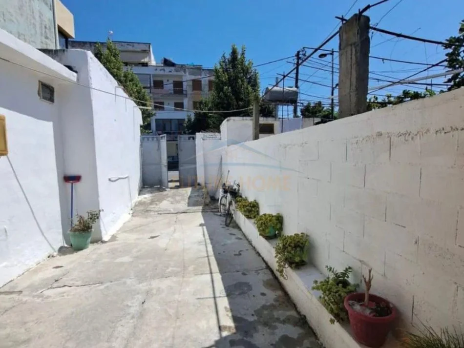 Kavaje, shitet shtepi 1 Katshe , 188 m² 80.000 € (Shetitorja Josif Budo)