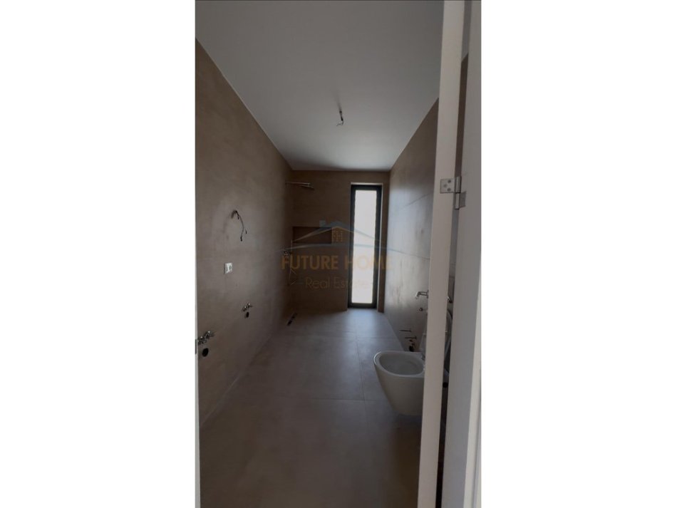 Durres, shitet Vile 4+1 , 617 m² 980.000 € (GJIRI I LALEZIT)