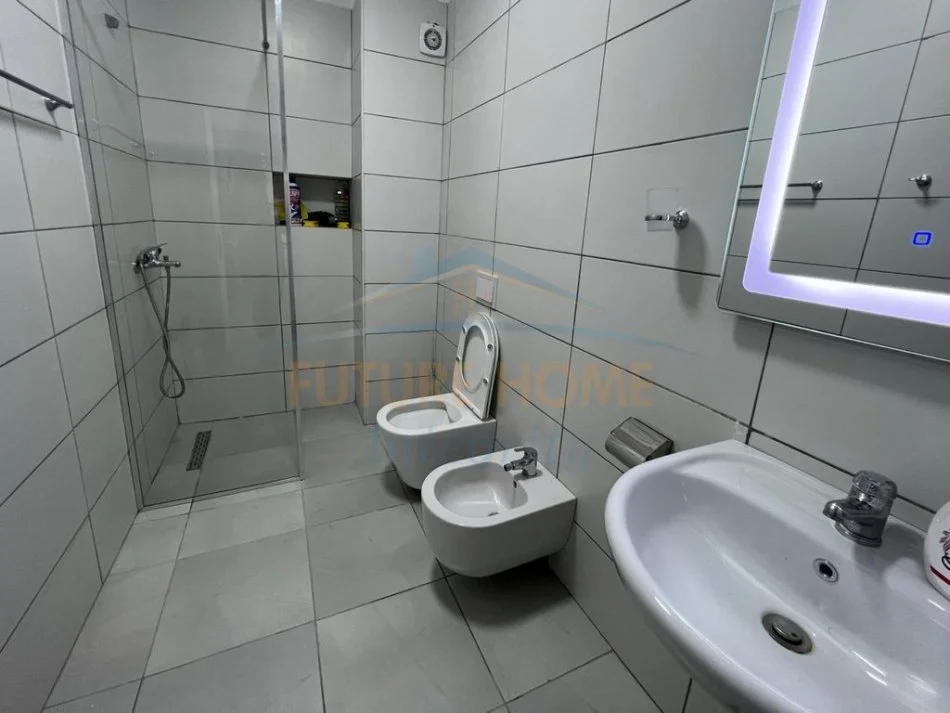 Tirane, jepet me qera apartament 2+1+Ballkon Kati 2, 100 m² 800 € (Rezidenca Kodra e Diellit 1)