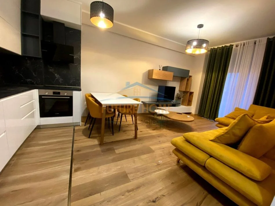 Tirane, jepet me qera apartament 1+1 Kati 3, 68 m² 680 € (ZOGU I ZI)