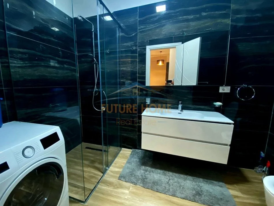 Tirane, jepet me qera apartament 1+1 Kati 3, 68 m² 680 € (ZOGU I ZI)