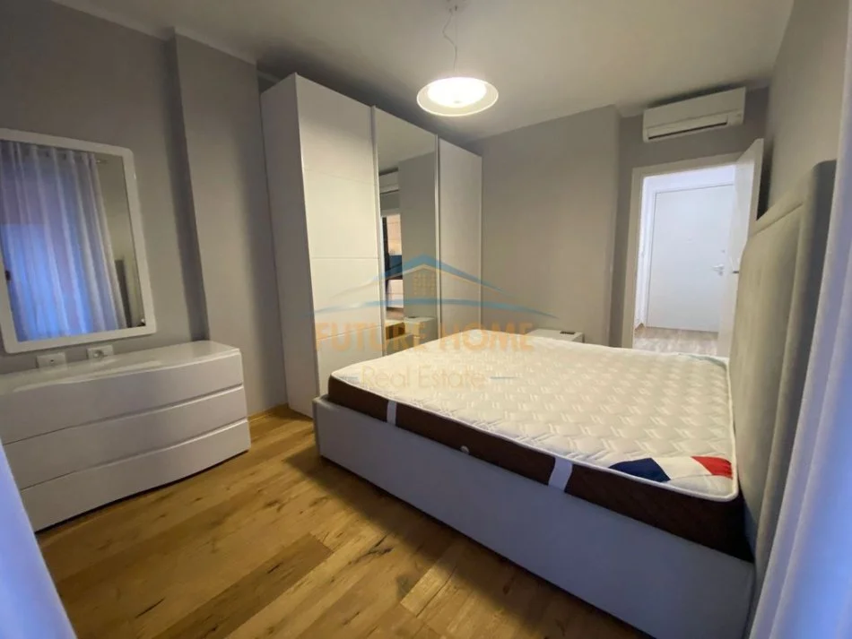 Tirane, jepet me qera 1+1 Kati 3, 68 m² 680 € (zogu i zi)