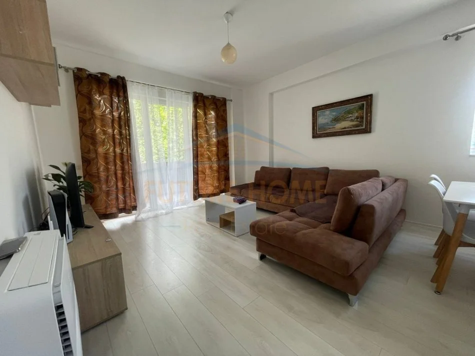 Shqiperi, jepet me qera apartament 2+1 Kati 2, 102 m² 600 € (Liqeni i Thate)