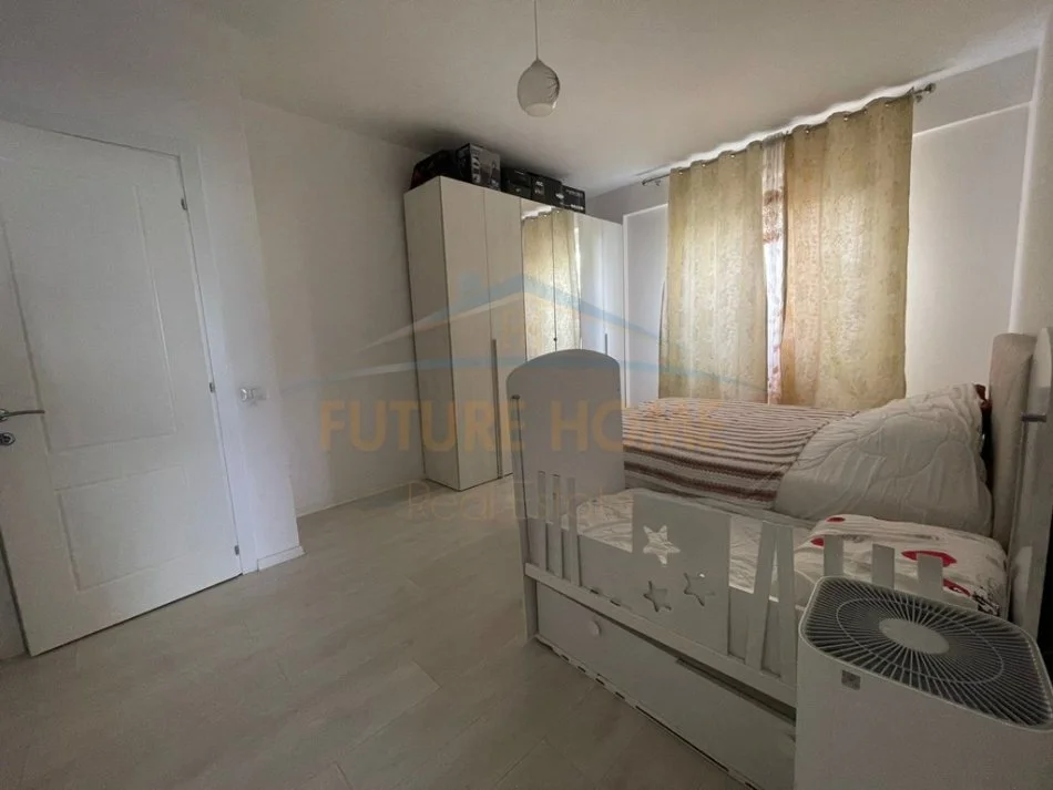 Shqiperi, jepet me qera apartament 2+1 Kati 2, 102 m² 600 € (Liqeni i Thate)