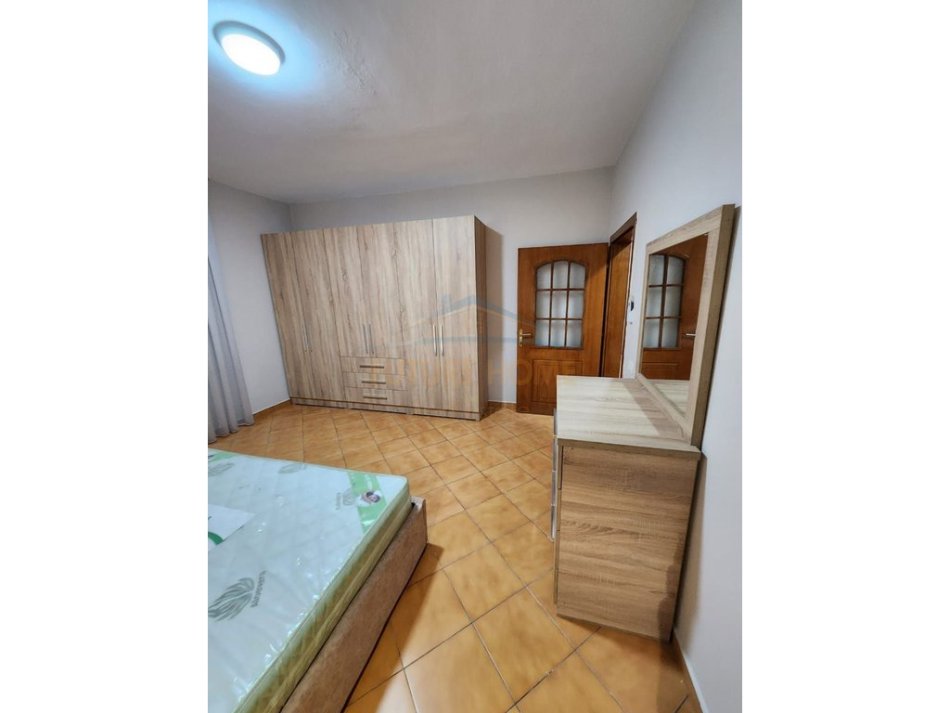Tirane, jepet me qera apartament 2+1 Kati 2, 105 m² 600 € (Rruga e Kavajes)