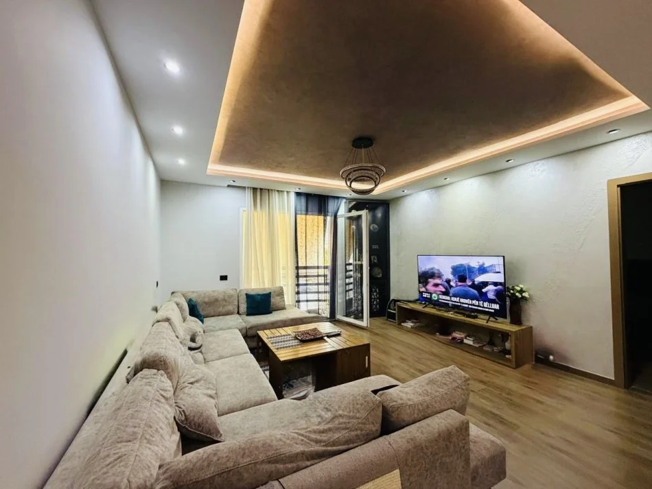 Tirane, shitet 2+1 , 100 m² 350.000 € (Komuna e Parisit)