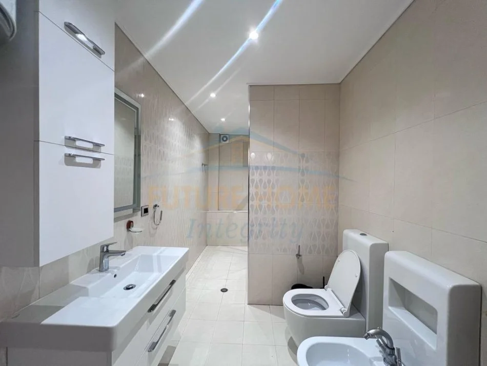 Tirane, jepet me qera zyre Kati 7, 120 m² 1.800 € (Ambasador 3)