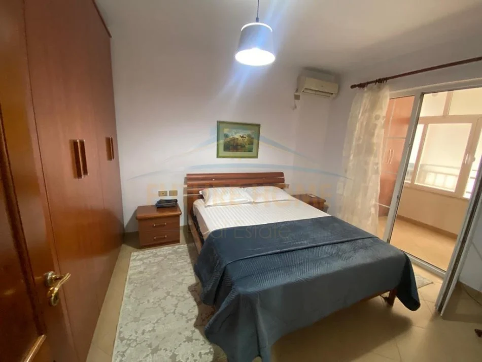 Tirane, jepet me qera apartament 2+1 Kati 8, 84 m² 650 € (Sheshi Willson)