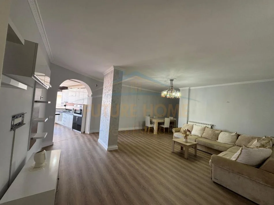 Prane Kazazit, shitet apartament 2+1+Ballkon Kati 6, 150 m² 155.000 € (Durres)