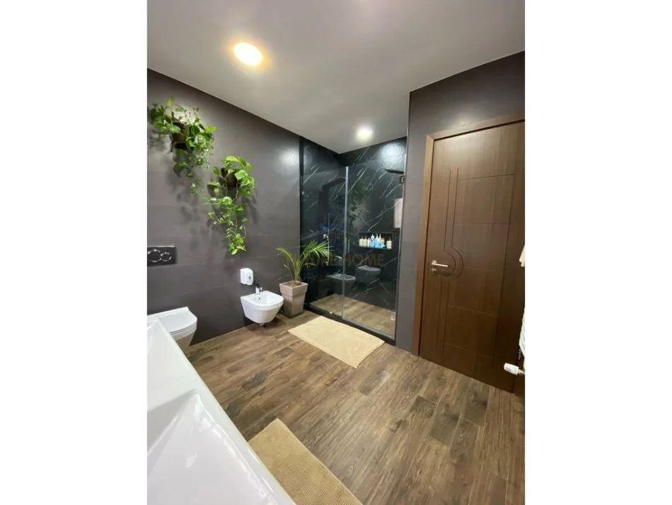 Tirane, shitet apartament+verande | Penthouse 2+1+Aneks+Ballkon Kati 9, 202 m² 361.000 € (Yzberisht)
