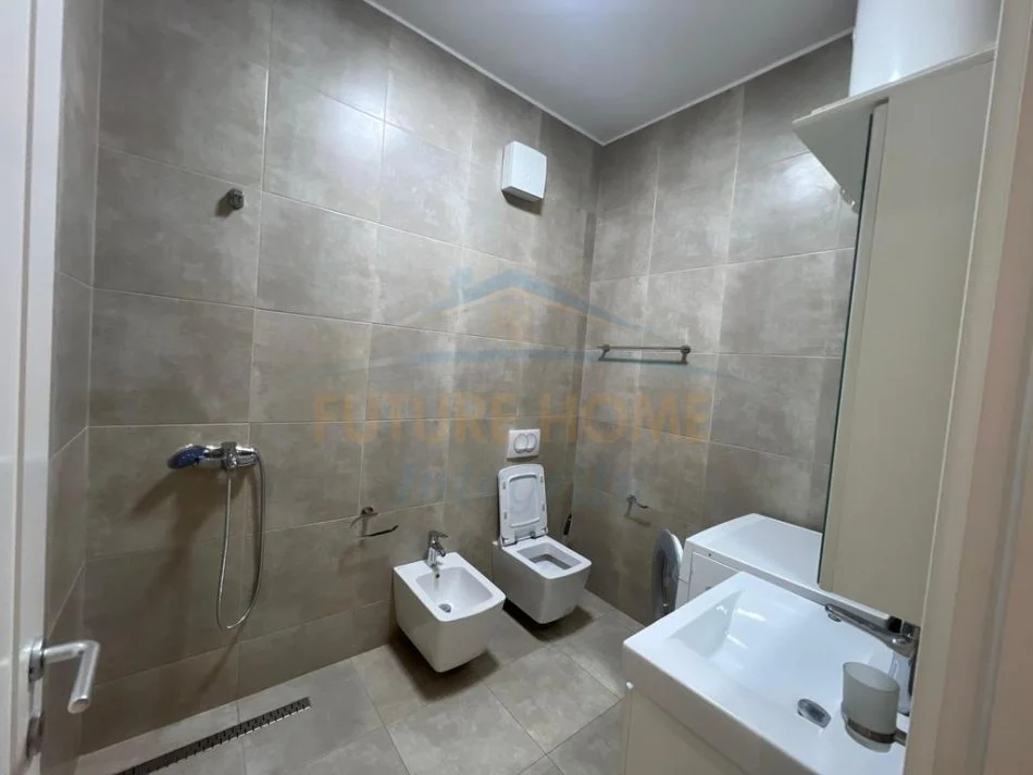 Tirane, jap me qera apartament 2+1 Kati 3, 101 m² 800 € (Rruga Ferit Xhajko)