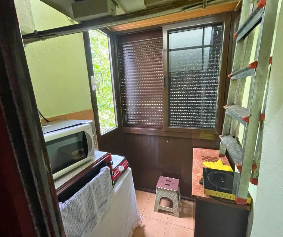 Tirane, jepet me qera apartament 1+1+Ballkon Kati 4, 50 m² 500 € (Bllok)