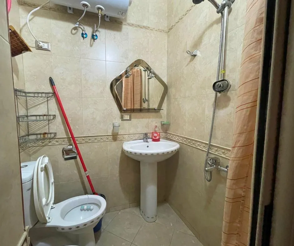 Tirane, jepet me qera apartament 1+1+Ballkon Kati 4, 50 m² 500 € (Bllok)