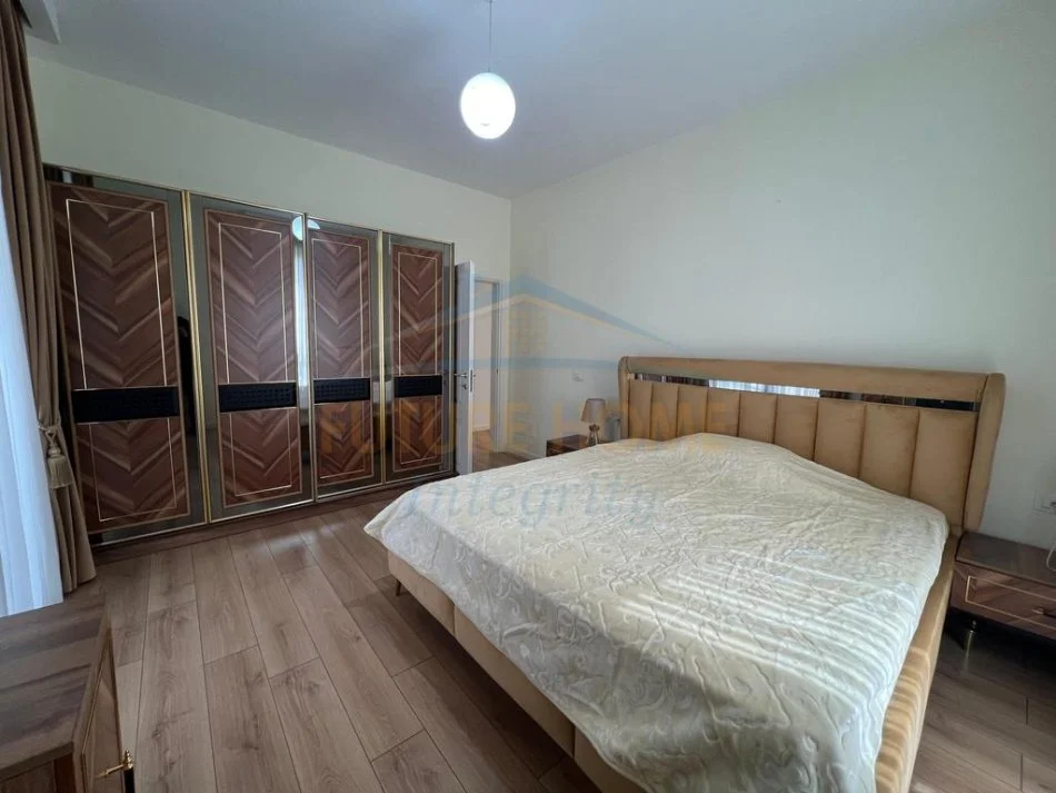Tirane, jap me qera apartament 2+1 Kati 3, 101 m² 800 € (Rruga Ferit Xhajko)