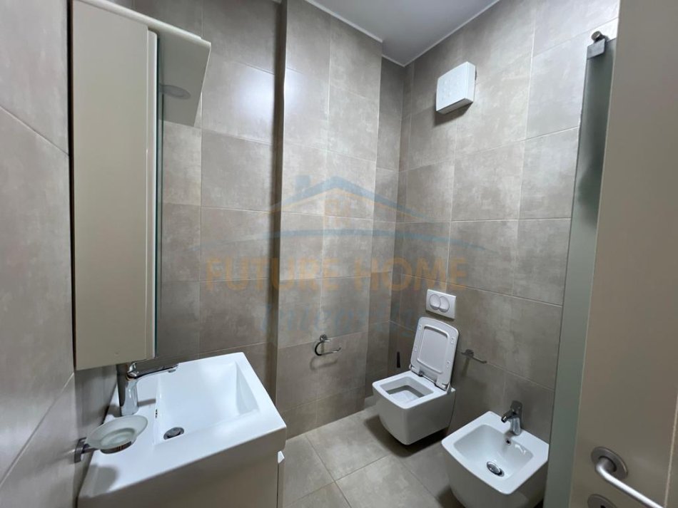 Tirane, jepet me qera apartament 2+1+Ballkon Kati 3, 101 m² 750 € (5 maji)
