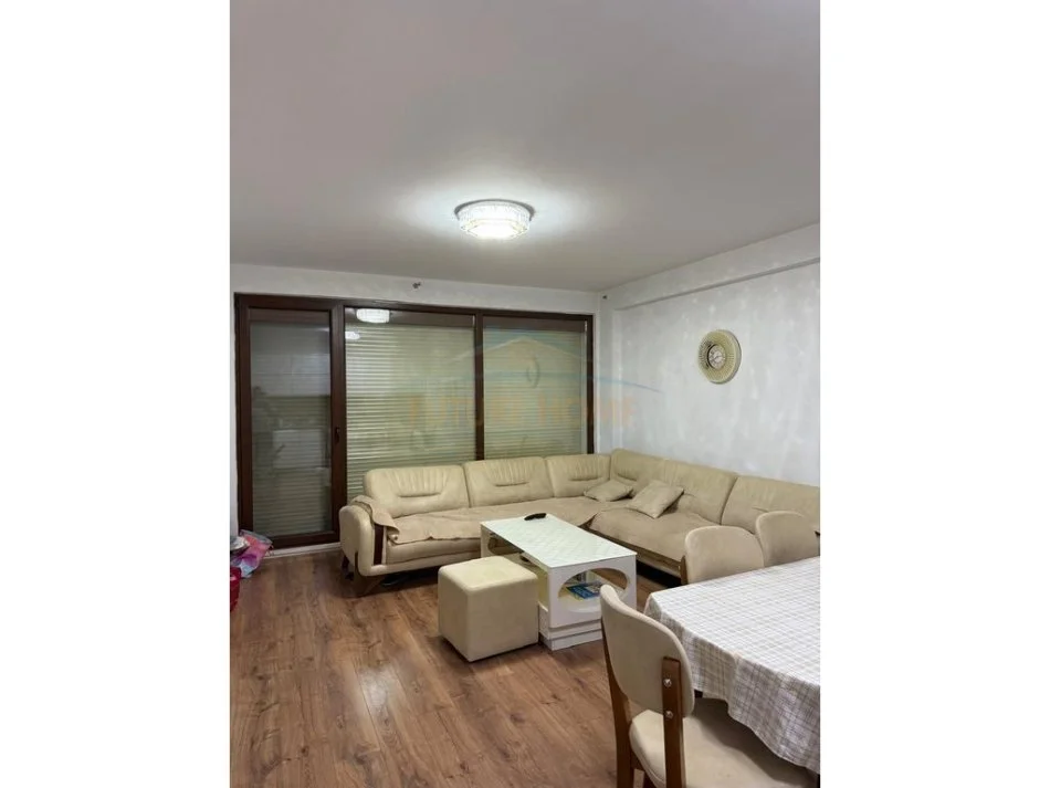 Tirane, jepet me qera apartament 2+1 Kati 2, 80 m² 700 € (Liqeni i Thate)