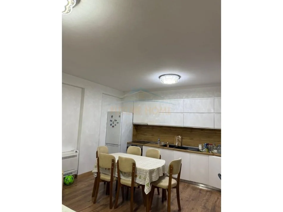 Tirane, jepet me qera apartament 2+1 Kati 2, 80 m² 700 € 