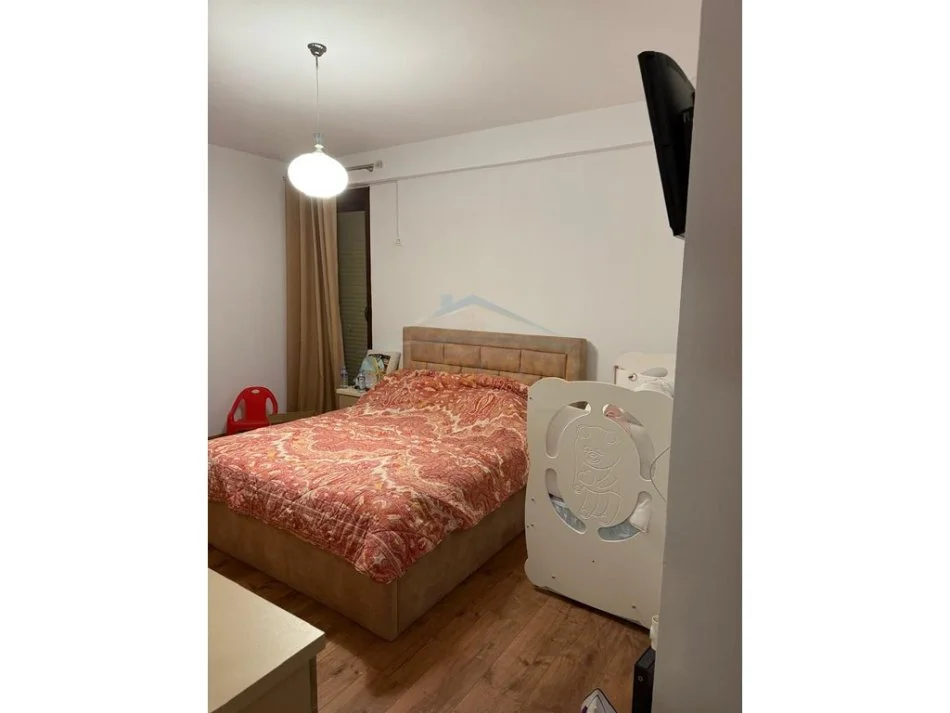 Tirane, jepet me qera apartament 2+1 Kati 2, 80 m² 700 € 