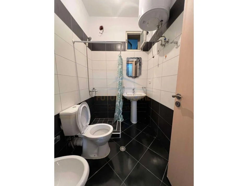 Tirane, jepet me qera apartament 1+1 Kati 2, 74 m² 350 € (Unaza e Re)