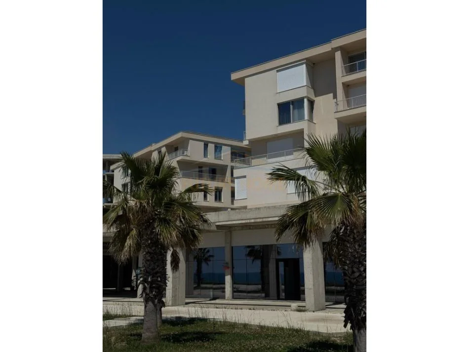 Durres, shitet apartament 2+1 Kati 3, 138 m² 302.874 € 