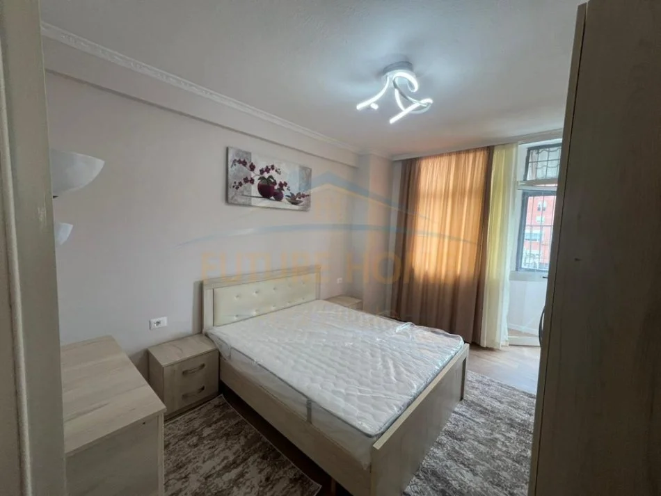 Tirane, shitet apartament 2+1+Ballkon Kati 2, 90 m² 180.000 € (Rruga e Dibres)