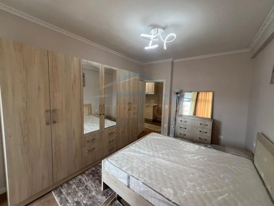 Tirane, shitet apartament 2+1+Ballkon Kati 2, 90 m² 180.000 € (Rruga e Dibres)