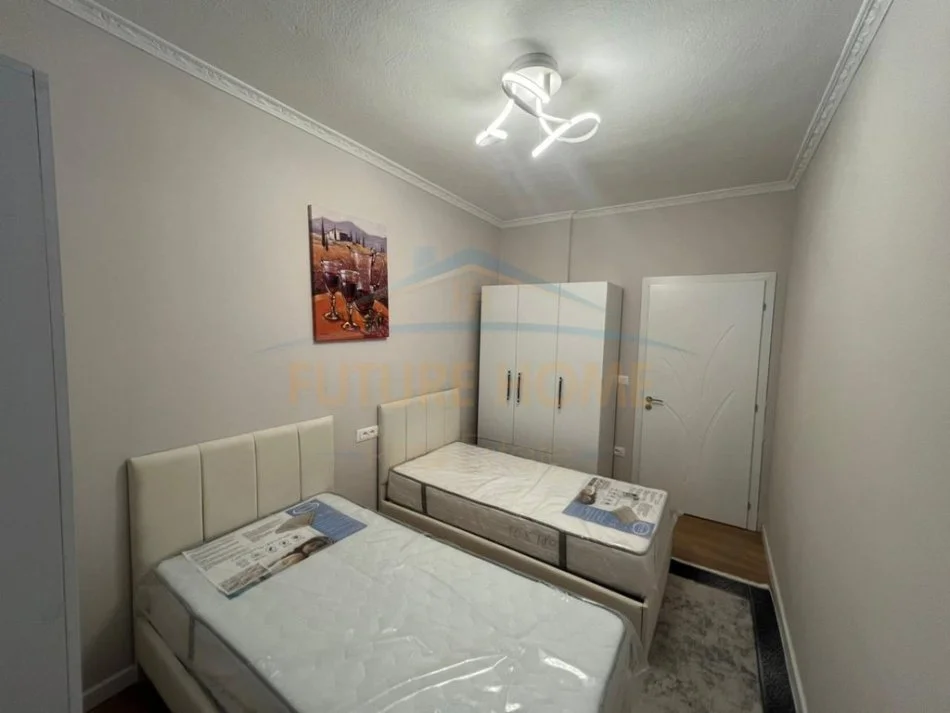 Tirane, shitet apartament 2+1+Ballkon Kati 2, 90 m² 180.000 € (Rruga e Dibres)