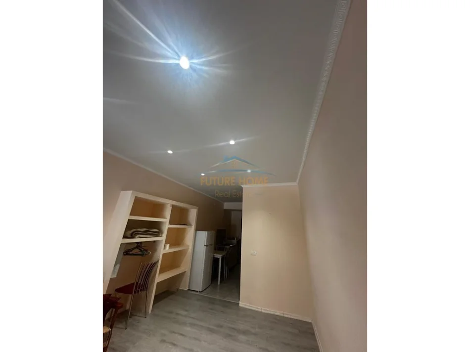 Tirane, jepet me qera ambjent biznesi Kati 0, 36 m² 600 € (Barrikada)