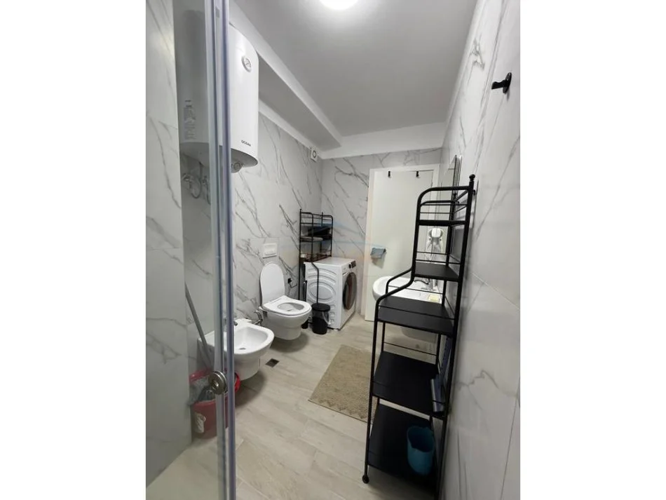 Tirane, jap me qera apartament 1+1 Kati 6, 83 m² 1.000 € (Qender)