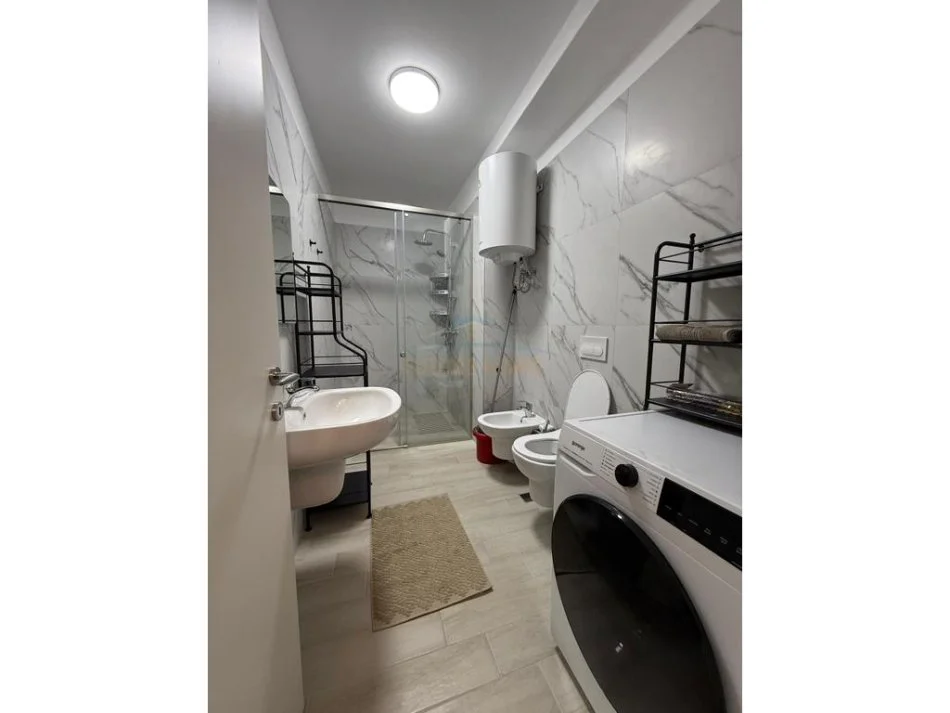 Tirane, jap me qera apartament 1+1 Kati 6, 83 m² 1.000 € (Qender)