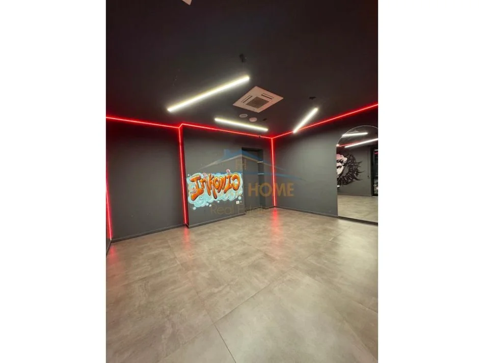 Tirane, jepet me qera ambjent biznesi Kati 1, 90 m² 2.200 € (Bllok)