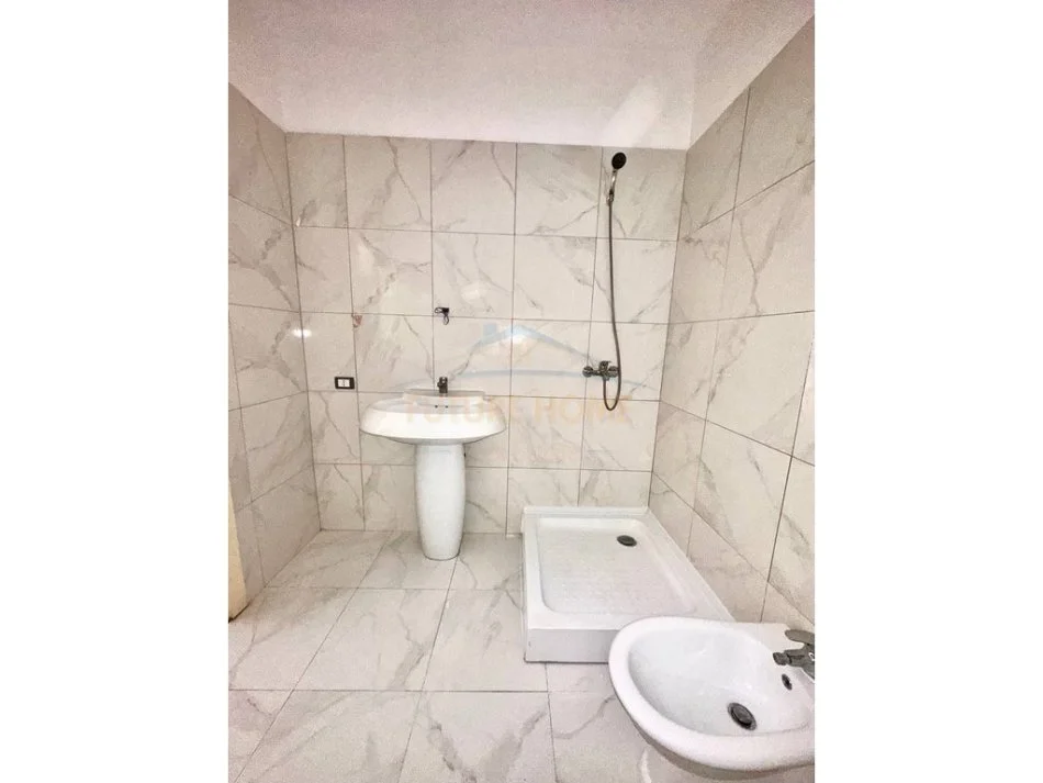 Shkembi Kavajes, shitet apartament 1+1 , 62 m² 68.000 € (Durres)